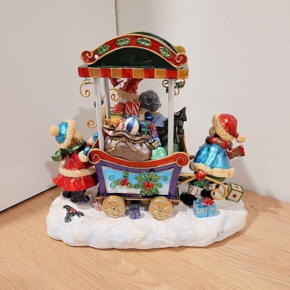 Vintage Santa Christmas Decoration Resin NEW Santa and Mrs Claus in Cart - Picture 4 of 10